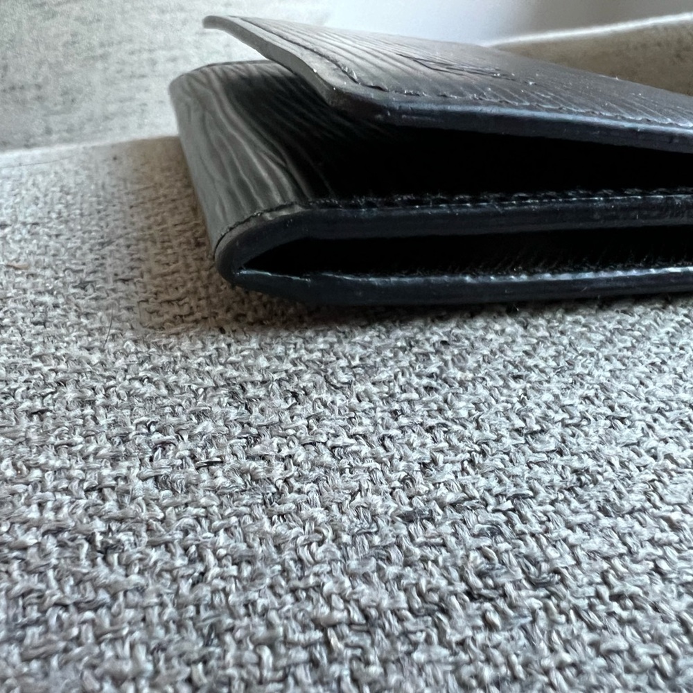 Louis Vuitton Epi Black cardholder - Picture 7 of 13